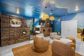 Upstay24-PPLHomeThemeRoomsPoolSpaCinema