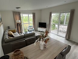 Enticing Chalet Beachside