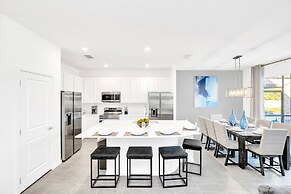 UpstaySleeps20ThemeRoomsPoolHotTubTheatr