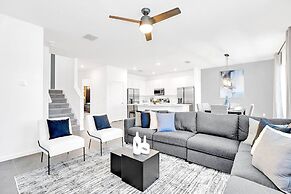 UpstaySleeps20ThemeRoomsPoolHotTubTheatr