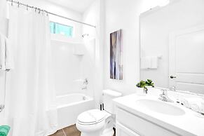 UpstaySleeps20ThemeRoomsPoolHotTubTheatr