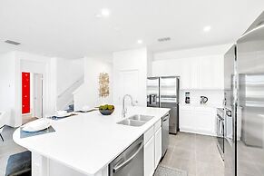 UpstaySleeps20ThemeRoomsPoolHotTubTheatr