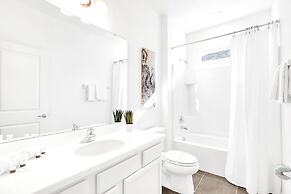 UpstaySleeps20ThemeRoomsPoolHotTubTheatr