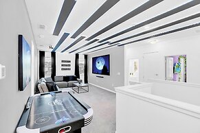 UpstaySleeps20ThemeRoomsPoolHotTubTheatr