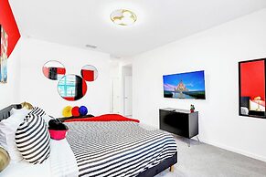 UpstaySleeps20ThemeRoomsPoolHotTubTheatr