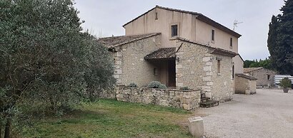 Simplistic Holiday Home in Orgon With Swimming Pool