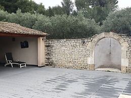 Simplistic Holiday Home in Orgon With Swimming Pool