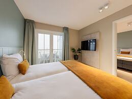 Luxury Suite With air Conditioning, Near the Beach