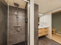 Luxury Suite With air Conditioning, Near the Beach