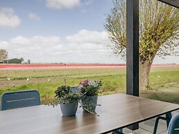 Luxurious Lodge With two Bathrooms, Markermeer