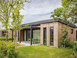 Luxurious Lodge With two Bathrooms, Markermeer