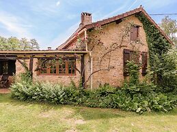 Heritage Gite in Aquitaine With Shared Pool