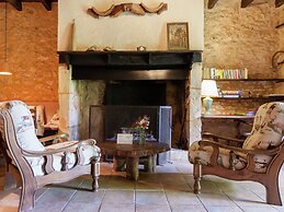 Heritage Gite in Aquitaine With Shared Pool