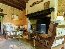 Heritage Gite in Aquitaine With Shared Pool