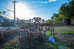 Entire Homestay In Kingston - by Airport