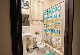 Entire Homestay In Kingston - by Airport