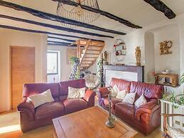 Cozy Vacation Home in Nouvelle-aquitaine