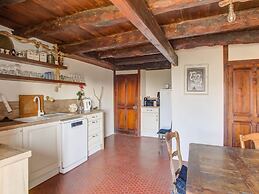 Cozy Vacation Home in Nouvelle-aquitaine