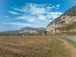 Cozy Vacation Home in Nouvelle-aquitaine