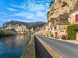 Cozy Vacation Home in Nouvelle-aquitaine