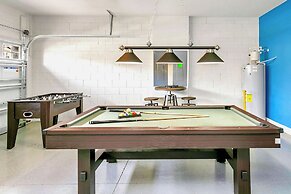 Upstay - Theater Games Sleeps 16 Pool