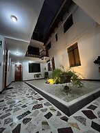 EL CUMBE INN
