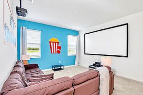 16 Guest Lakefront Home w Pool BBQ