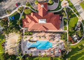 16 Guest Lakefront Home w Pool BBQ