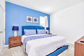 16 Guest Lakefront Home w Pool BBQ