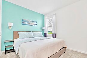 16 Guest Lakefront Home w Pool BBQ