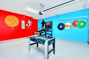 16 Guest Lakefront Home w Pool BBQ