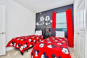 16 Guest Lakefront Home w Pool BBQ