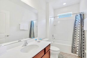 16 Guest Lakefront Home w Pool BBQ