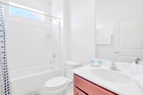 16 Guest Lakefront Home w Pool BBQ