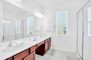 16 Guest Lakefront Home w Pool BBQ