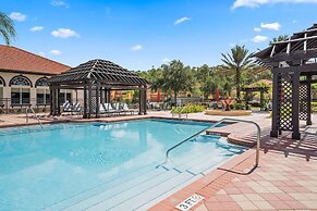 16 Guest Lakefront Home w Pool BBQ