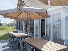 Thatched Villa on a Holiday Park