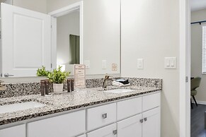 Stylish and New! 3br, Steps fr. Universal Drive