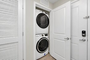 Stylish and New! 3br, Steps fr. Universal Drive