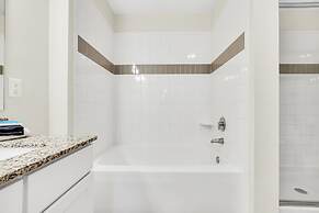 Stylish and New! 3br, Steps fr. Universal Drive