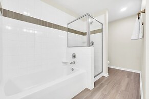 Stylish and New! 3br, Steps fr. Universal Drive