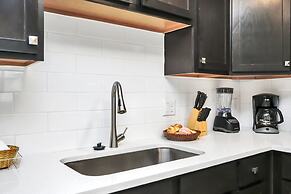 Stylish and New! 3br, Steps fr. Universal Drive