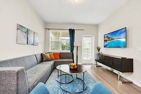 Stylish and New! 3br, Steps fr. Universal Drive