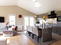 Modern Chalet With Dishwasher