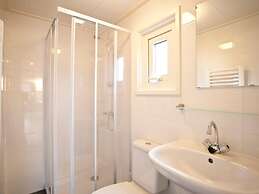 Well-kept Chalet in a Holiday Park, Adjacent to the Hoge Veluwe Nation