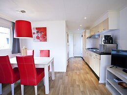 Well-kept Chalet in a Holiday Park, Adjacent to the Hoge Veluwe Nation