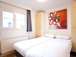 Well-kept Chalet in a Holiday Park, Adjacent to the Hoge Veluwe Nation