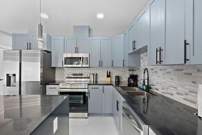 Spacious 4-BR House for Your Comfort