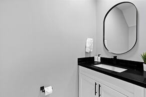 Spacious 4-BR House for Your Comfort