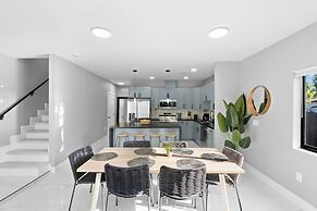 Spacious 4-BR House for Your Comfort